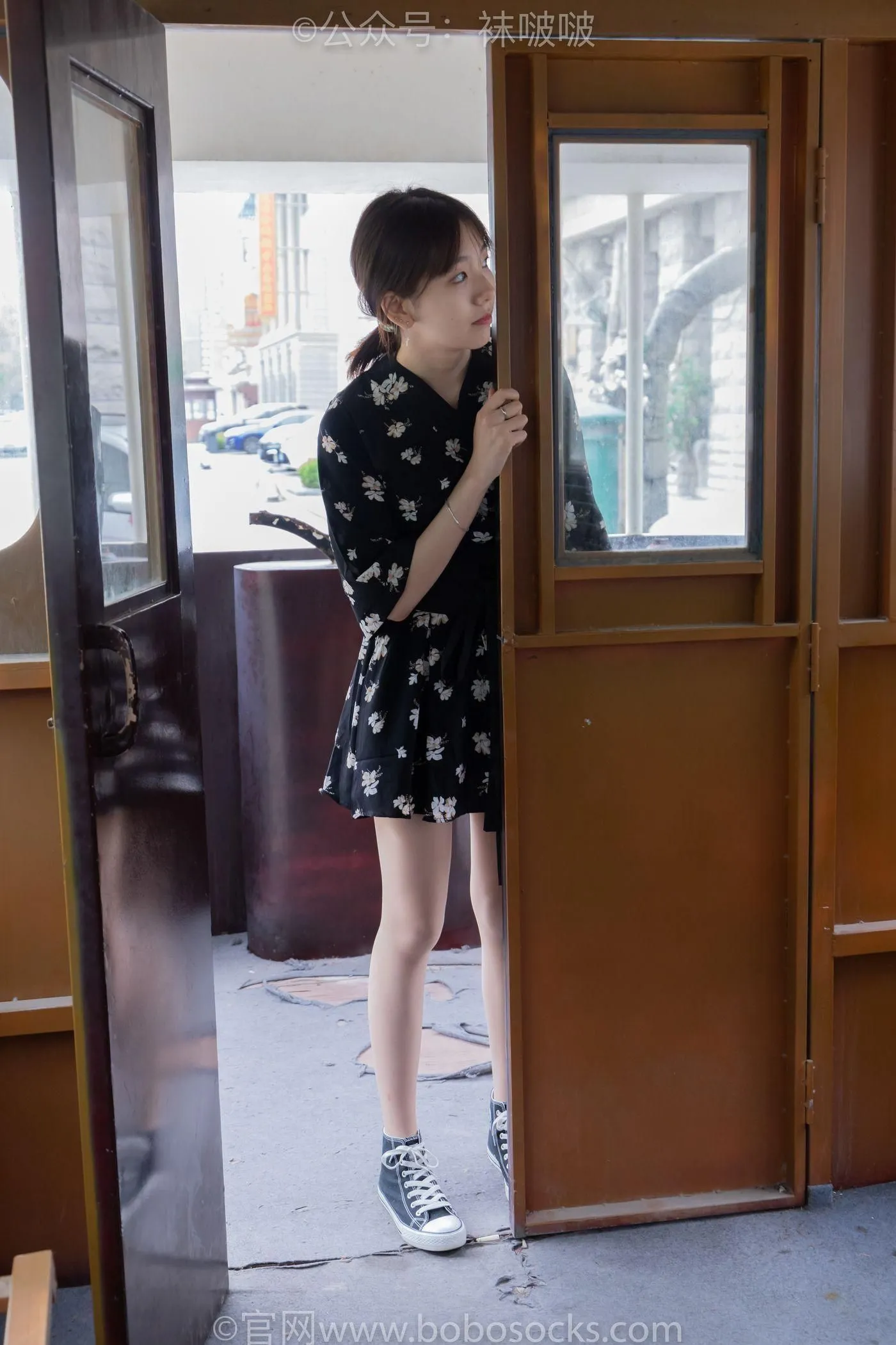 [BoBoSocks袜啵啵]NO.013 小甜豆-匡威帆布鞋、浅灰色短棉袜、肉丝 [132P]插图2